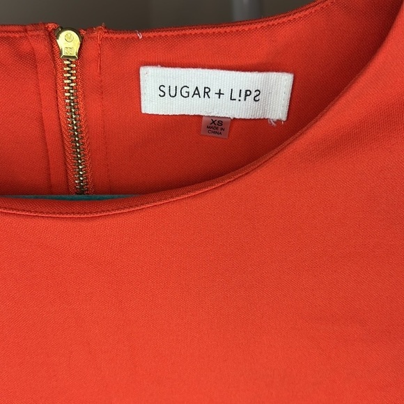 💛 SUGAR + LIPS Red Cropped Short Sleeve Blouse with Cut-out Detail Size XS - Picture 2 of 9